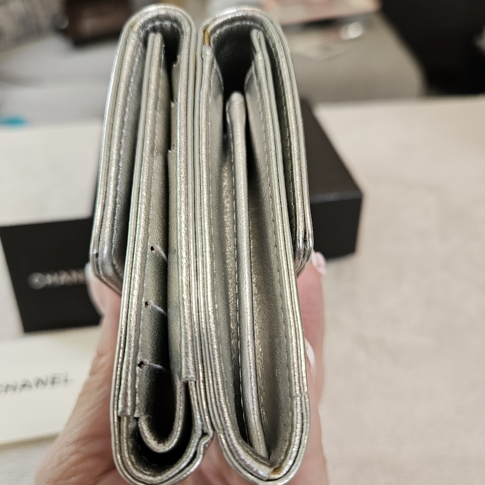 Chanel Vintage precious symbols Compact Silver Quilted Wallet - Picture 4 of 16